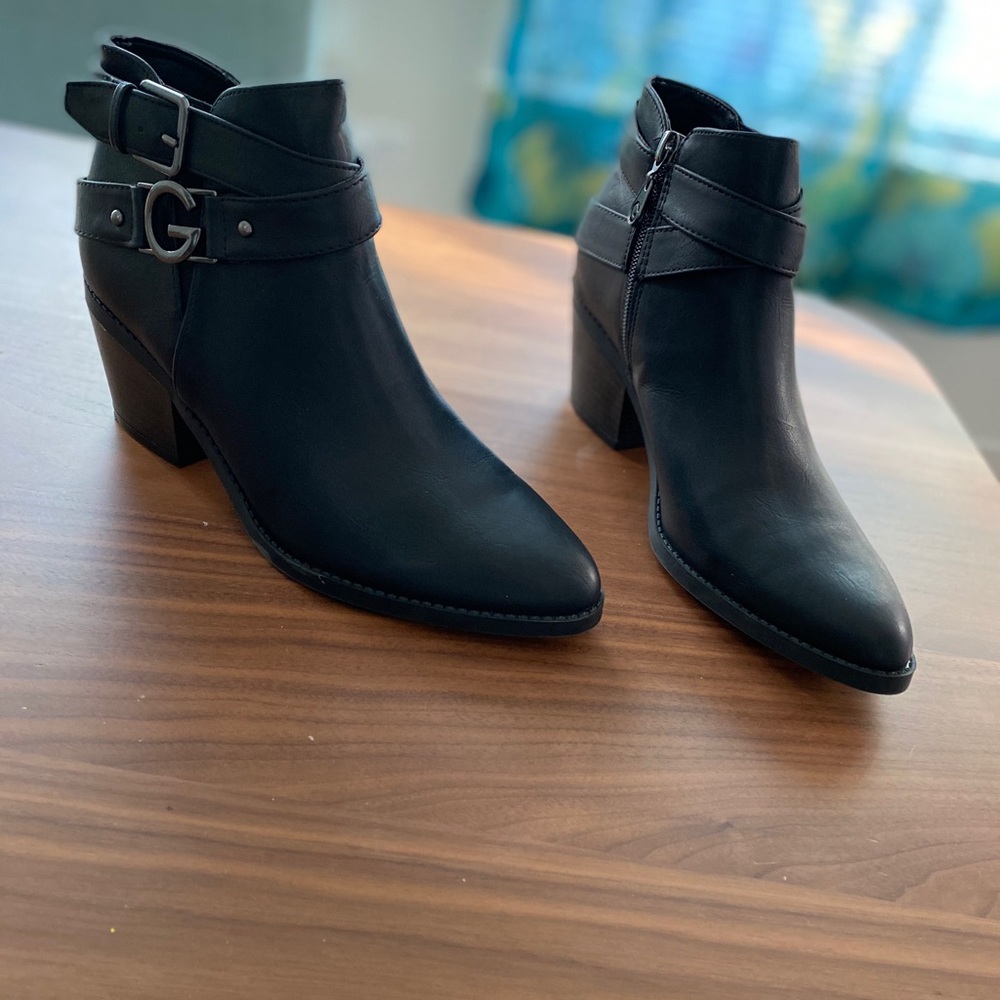 GBG Guess Ankle bootie (women’s)
